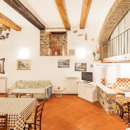 025- La Casa Di Esmeralda Apartment